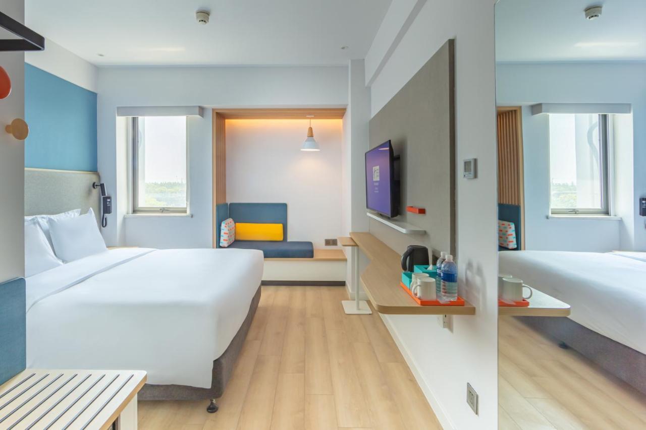 Holiday Inn Express Shanghai Pudong Airport By Ihg מראה חיצוני תמונה