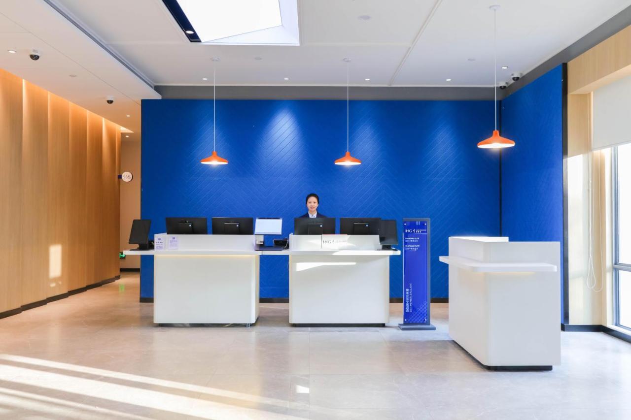Holiday Inn Express Shanghai Pudong Airport By Ihg מראה חיצוני תמונה