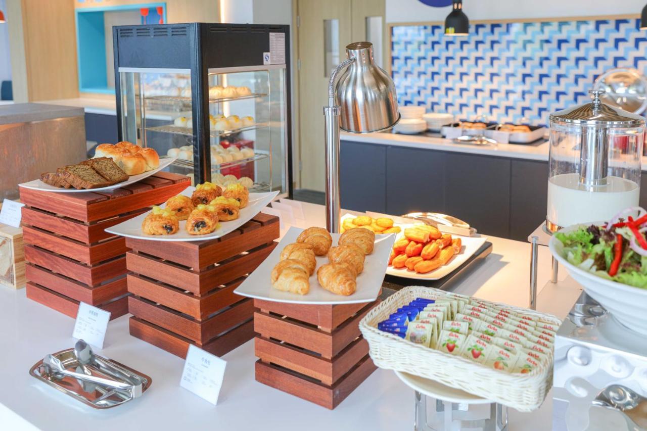 Holiday Inn Express Shanghai Pudong Airport By Ihg מראה חיצוני תמונה