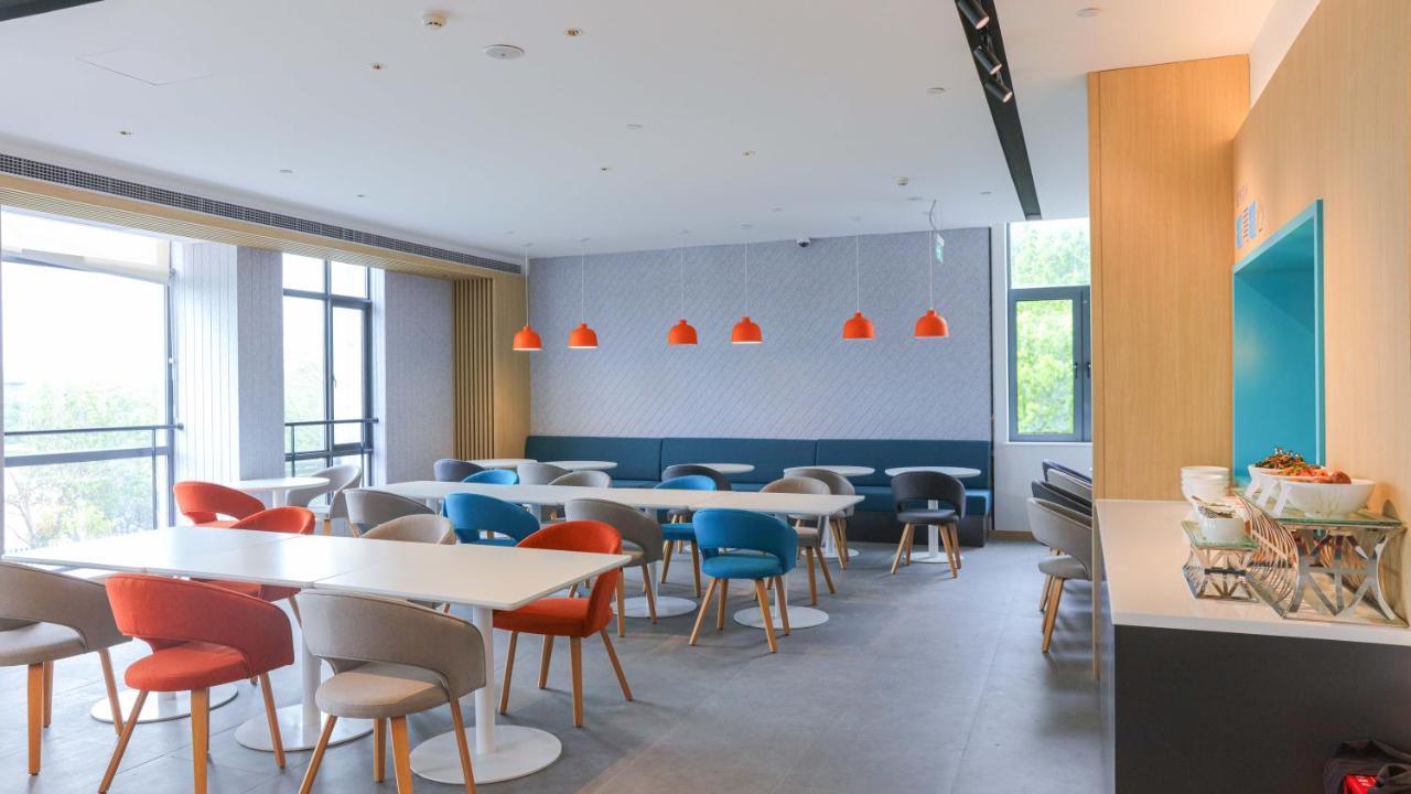 Holiday Inn Express Shanghai Pudong Airport By Ihg מראה חיצוני תמונה