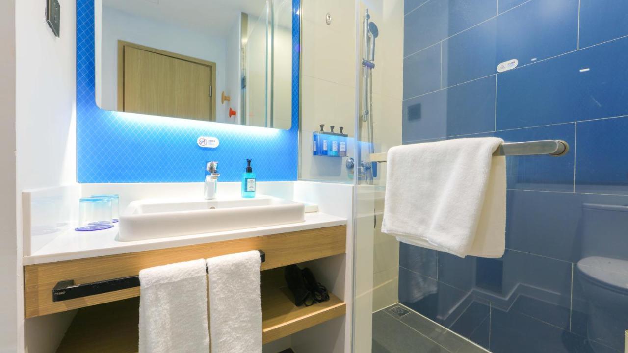 Holiday Inn Express Shanghai Pudong Airport By Ihg מראה חיצוני תמונה