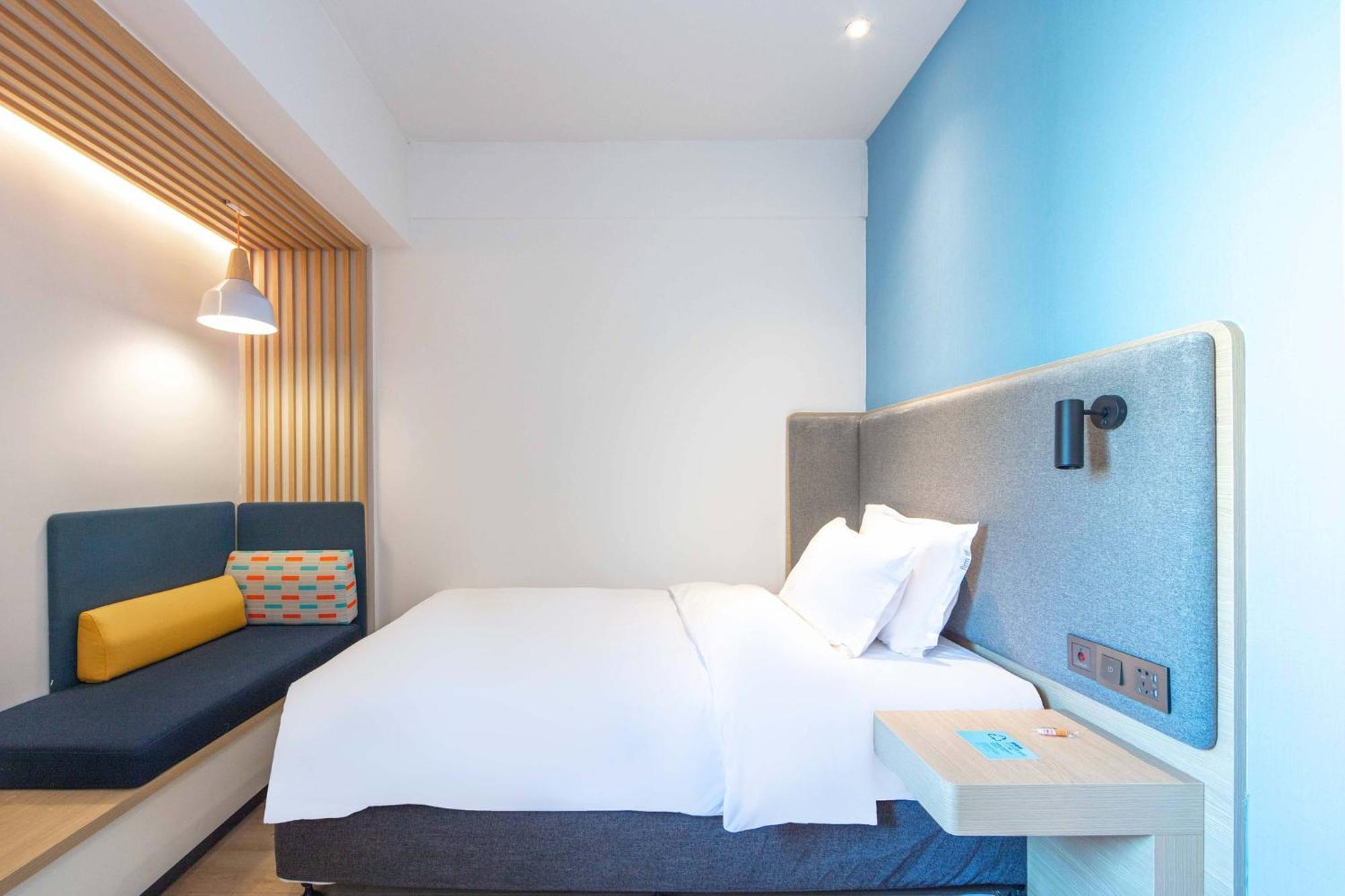 Holiday Inn Express Shanghai Pudong Airport By Ihg מראה חיצוני תמונה