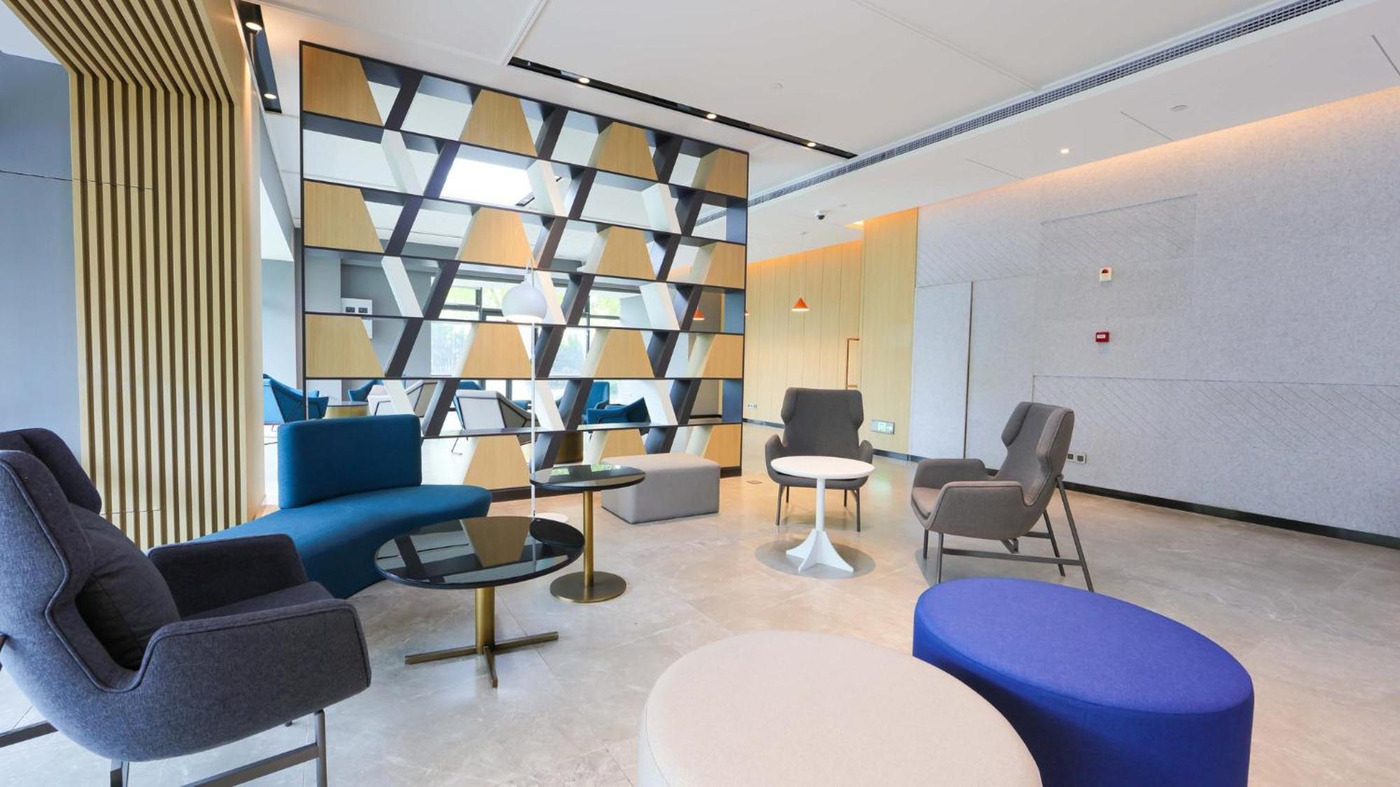 Holiday Inn Express Shanghai Pudong Airport By Ihg מראה חיצוני תמונה