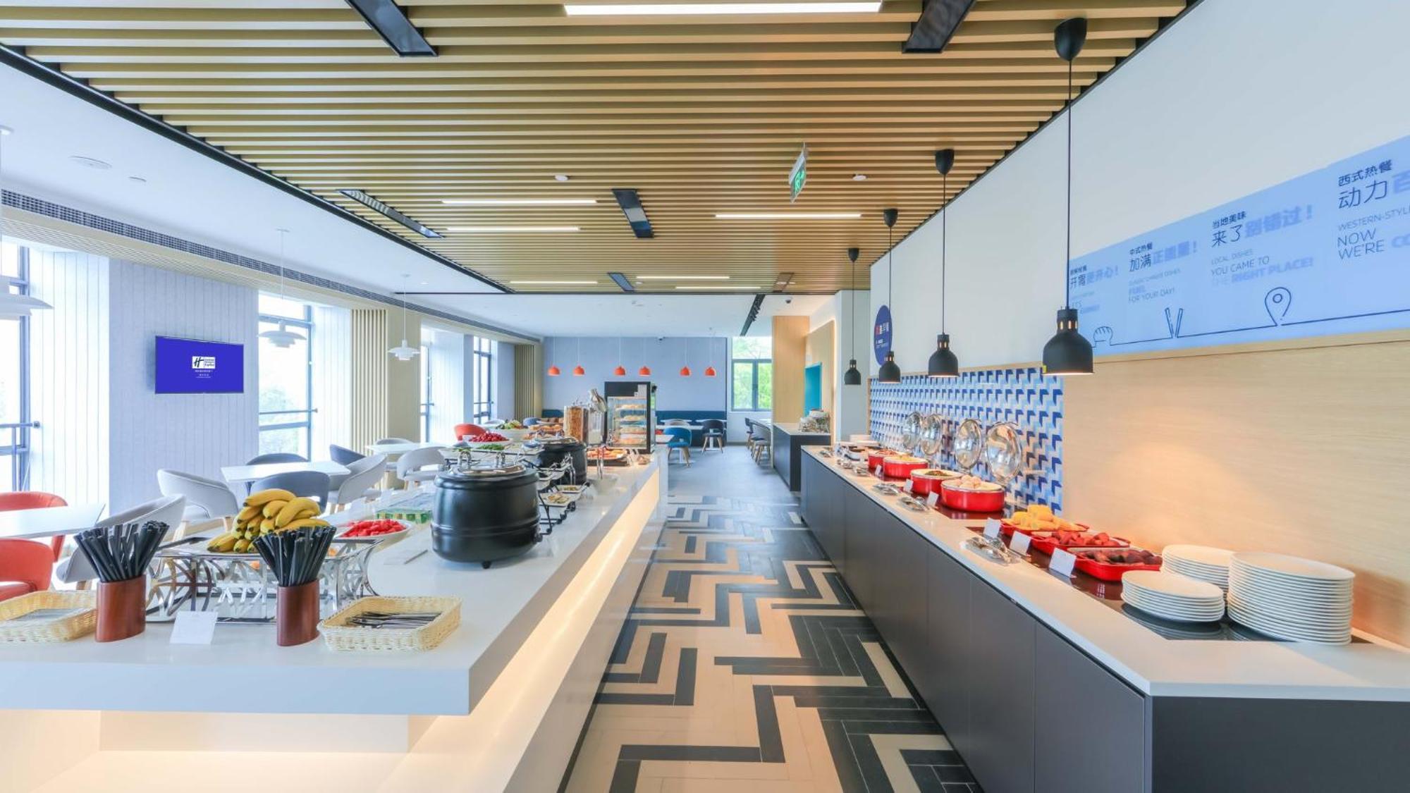 Holiday Inn Express Shanghai Pudong Airport By Ihg מראה חיצוני תמונה