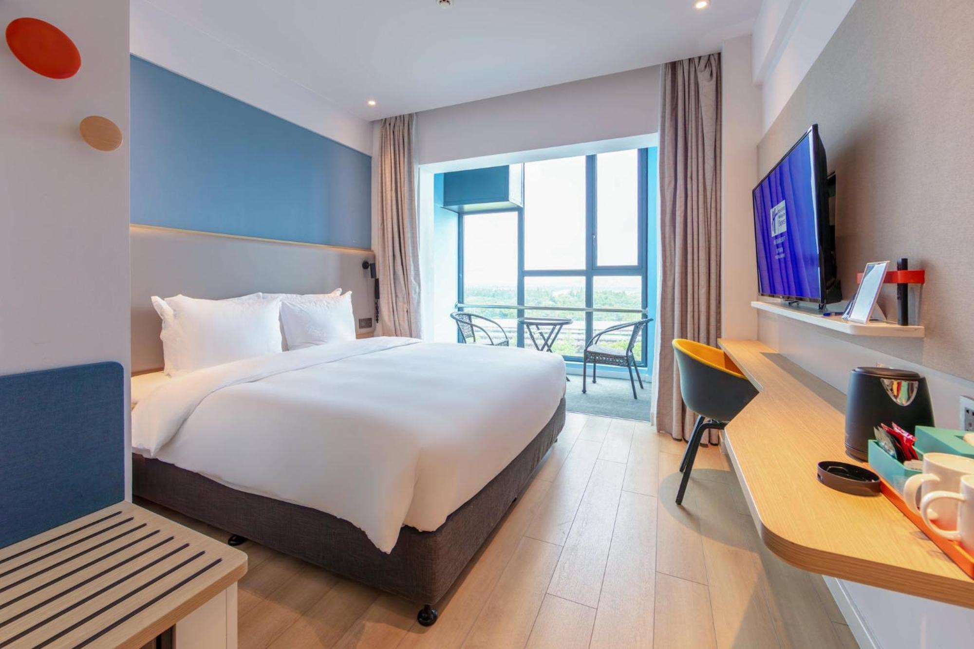 Holiday Inn Express Shanghai Pudong Airport By Ihg מראה חיצוני תמונה