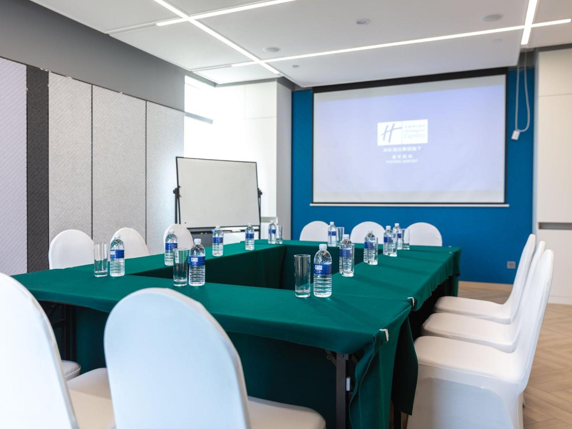 Holiday Inn Express Shanghai Pudong Airport By Ihg מראה חיצוני תמונה