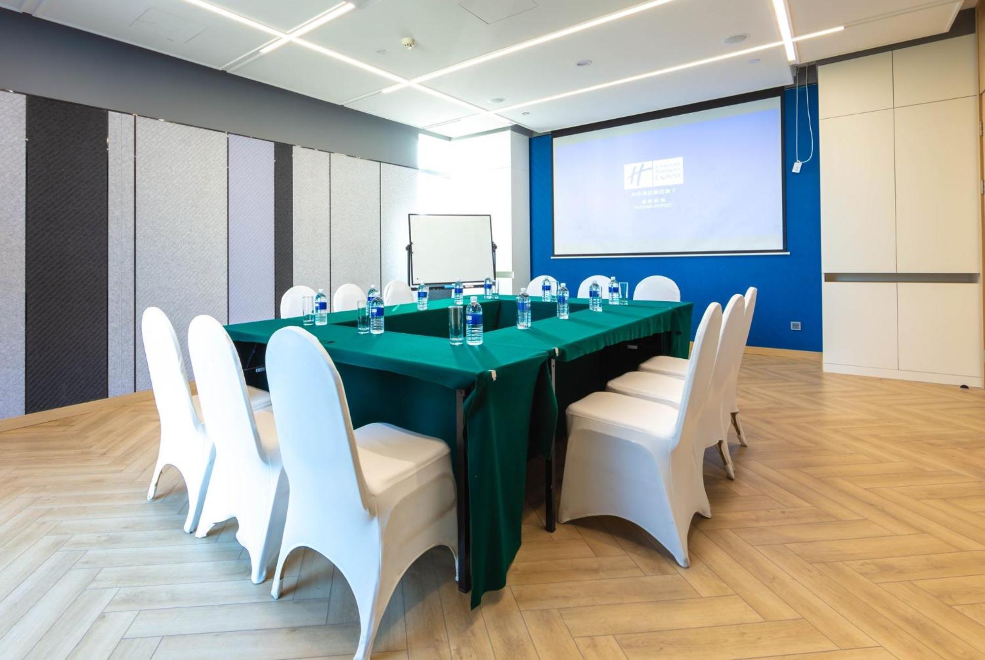 Holiday Inn Express Shanghai Pudong Airport By Ihg מראה חיצוני תמונה