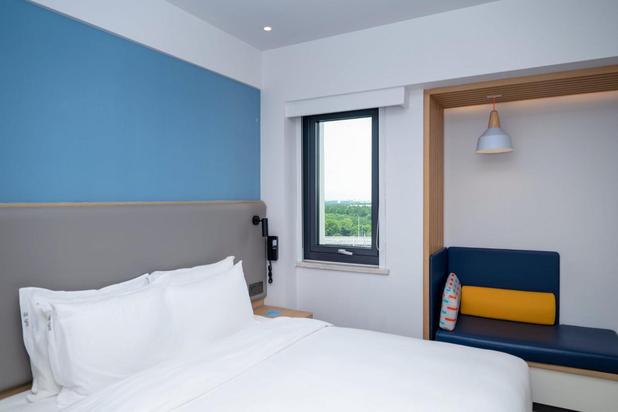 Holiday Inn Express Shanghai Pudong Airport By Ihg מראה חיצוני תמונה